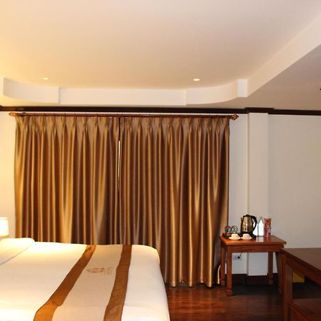 Lux Hotel Луанг Прабанг Екстериор снимка