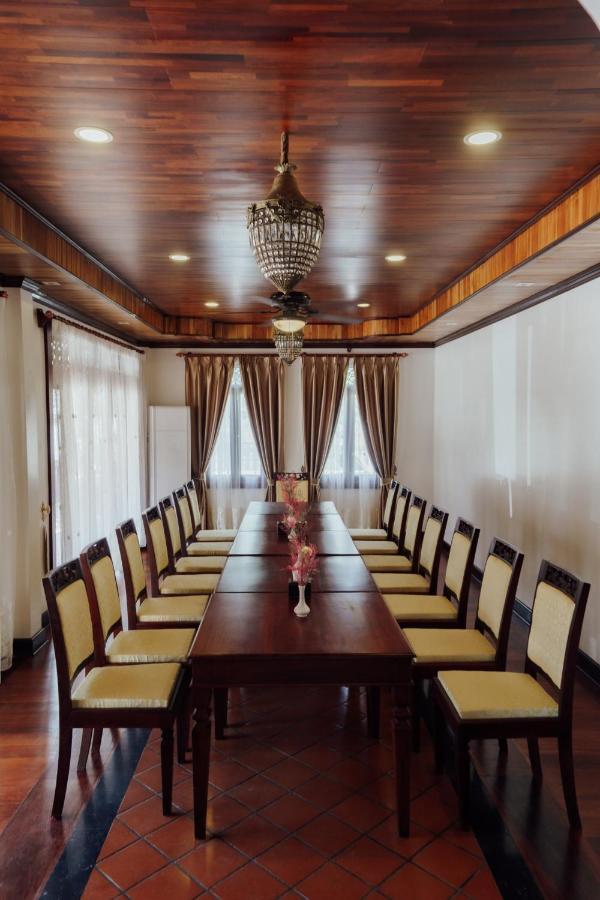 Lux Hotel Луанг Прабанг Екстериор снимка