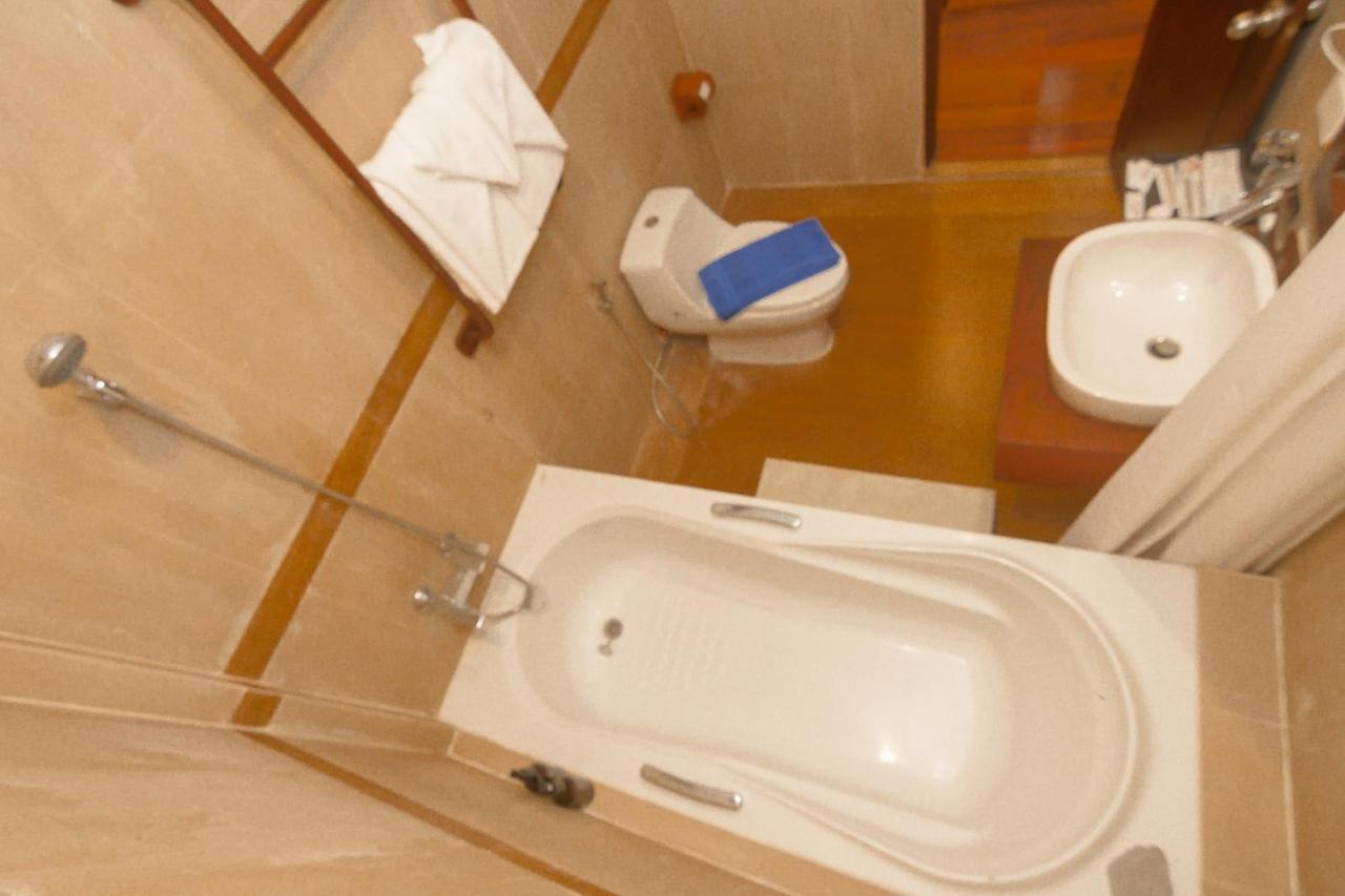 Lux Hotel Луанг Прабанг Екстериор снимка