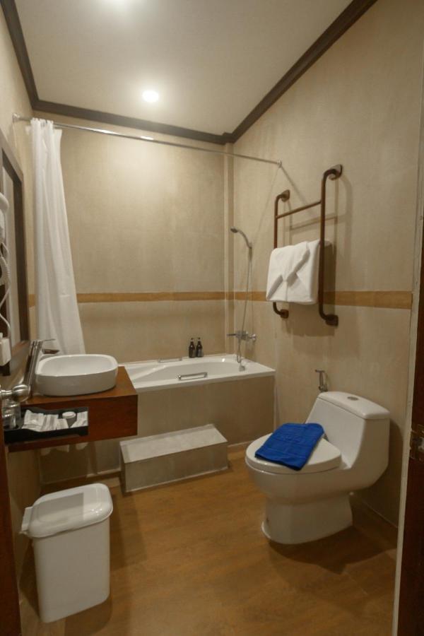 Lux Hotel Луанг Прабанг Екстериор снимка