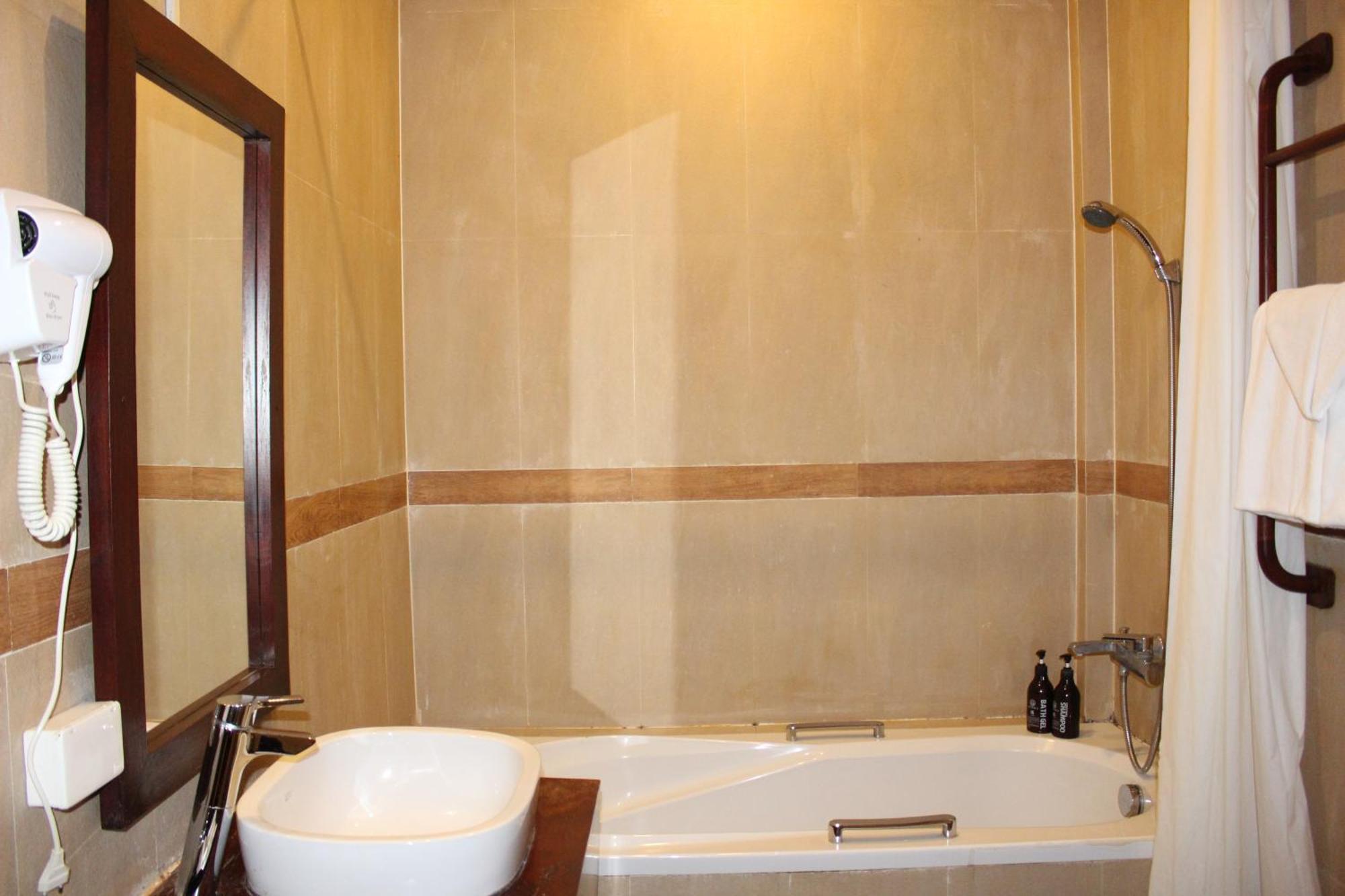 Lux Hotel Луанг Прабанг Екстериор снимка